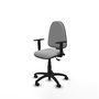 Chaise de bureau Aýna avec mécanisme Asincro, revêtement en simili cuir gris clair. Équipée d'une base en polyamide noir, d'accoudoirs 1D et de roulettes pour parquet