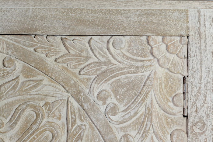 Giner y Colomer Buffet 4 portes en bois de manguier blanc vieilli avec intérieur à étagères, détails sculptés main - 158x38x85 cm environ