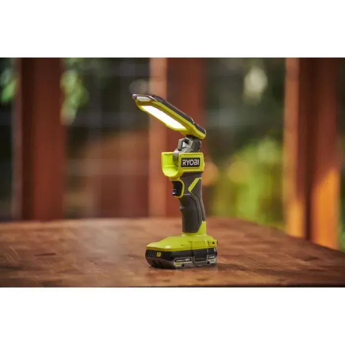 Ryobi Lanterne LED Compacte 18V, 800/400/100 Lumens, 3 Intensités, Rabattable avec Crochet pour Usage Extérieur