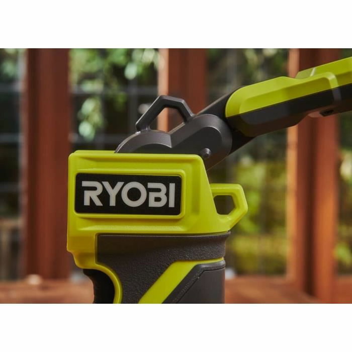 Ryobi Lanterne LED compacte 18V - 3 intensités (800/400/100 Lumens) Ryobi Lanterne LED compacte 18V - 3 intensités (800/400/100 Lumens)