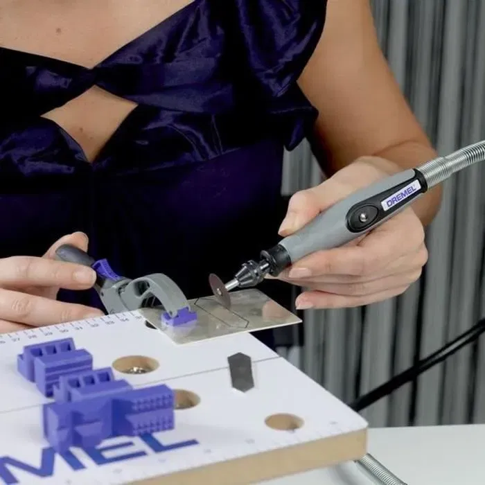 Dremel 225 - Arbre flexible pour travaux de précision et d'accès difficile - Découpe, meulage, ponçage