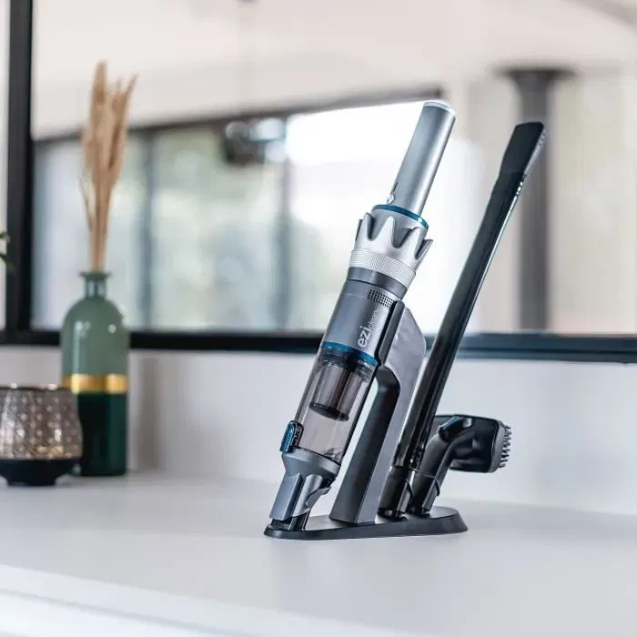 Eziclean Aspirateur à main convertible EZICLEAN BLASTER F130 - 14000 Pa - 120 W - Autonomie 22 min - Réservoir 0.1 L - Gris Bleu Eziclean Aspirateur à main convertible EZICLEAN BLASTER F130 - 14000 Pa - 120 W - Autonomie 22 min - Réservoir 0.1 L - Gris Bleu