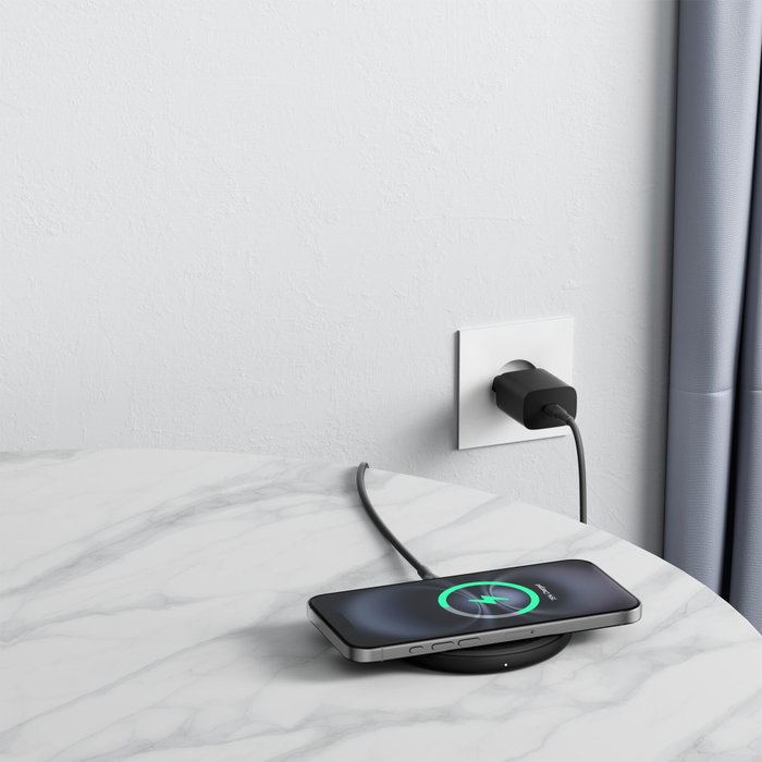 Belkin BoostCharge Pad de charge sans fil 15W avec adaptateur USB-C Noir Belkin BoostCharge Pad de charge sans fil 15W avec adaptateur USB-C Noir
