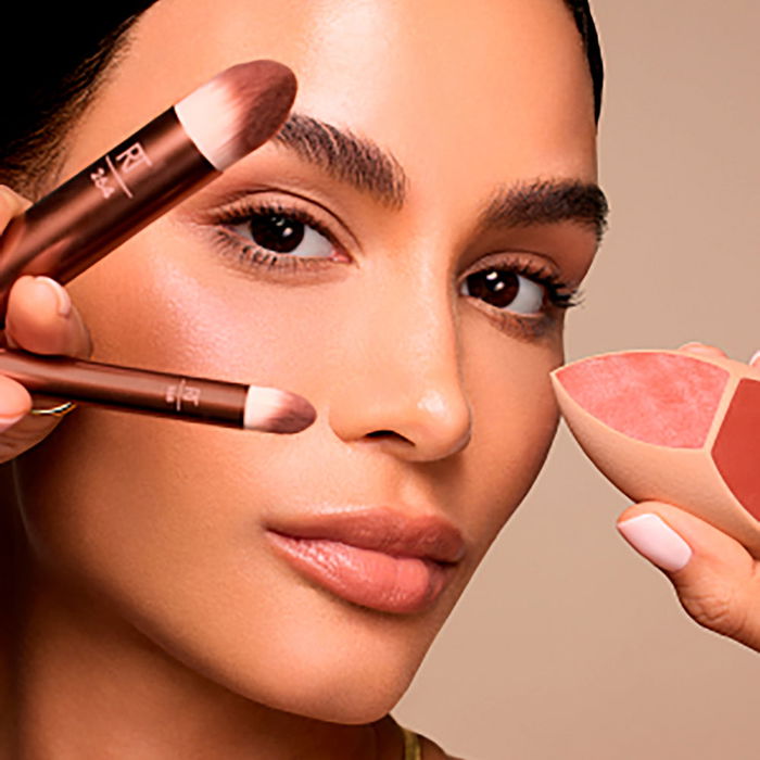 Real Techniques Éponge Maquillage + Étui à Pinceaux 3 pcs - Finition Légère, Application Facile, Compatible Formules Liquides/Crèmeuses Real Techniques Éponge Maquillage + Étui à Pinceaux 3 pcs - Finition Légère, Application Facile, Compatible Formules Liquides/Crèmeuses