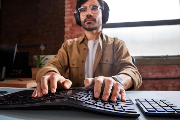 HP Souris verticale ergonomique sans fil 925 avec récepteur USB intégré et repose-poignet magnétique - Confort professionnel
