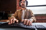 HP Souris verticale ergonomique sans fil 925 avec récepteur USB intégré et repose-poignet magnétique - Confort professionnel