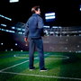 Barbie Signature Ted Lasso Hjw91 - Figurine Coach Ted Lasso en tenue d'entraînement avec chandail, lunettes, sifflet et ballon de football Mattel - Dès 6 ans