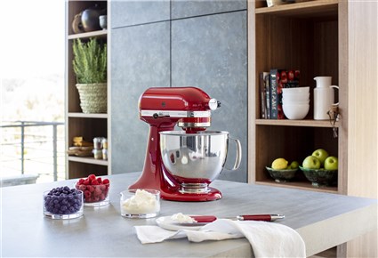 Kitchenaid Robot Pâtissier Artisan 5KSM125 EER, 4,8 litres, Rouge, Mélangeur Planétaire, Moteur à Transmission Directe, avec Bol en Acier Inoxydable et Accessoires Kitchenaid Robot Pâtissier Artisan 5KSM125 EER, 4,8 litres, Rouge, Mélangeur Planétaire, Moteur à Transmission Directe, avec Bol en Acier Inoxydable et Accessoires