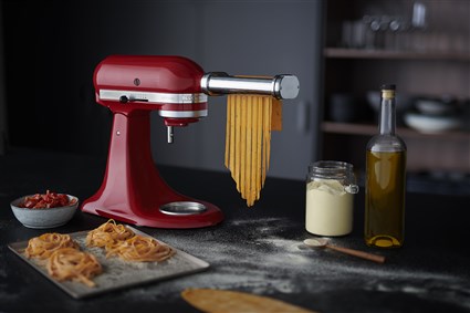 Kitchenaid Robot Pâtissier Artisan 5KSM125 EER, 4,8 litres, Rouge, Mélangeur Planétaire, Moteur à Transmission Directe, avec Bol en Acier Inoxydable et Accessoires Kitchenaid Robot Pâtissier Artisan 5KSM125 EER, 4,8 litres, Rouge, Mélangeur Planétaire, Moteur à Transmission Directe, avec Bol en Acier Inoxydable et Accessoires