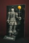 McFarlane Toys Figurine Pennywise Movie Maniacs (Noir et Blanc)