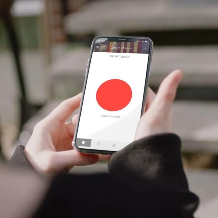 YALE 05/401C00/WH Connect Wi-Fi Bridge - Pont WiFi pour connexion à distance (Blanc, Prise 2 broches) avec fonctionnalité Assistant Vocal