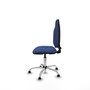 Chaise de bureau Algarra avec mécanisme de contact permanent de base, rembourrée de tissu bleu marine. Équipée d'une base chromée, sans accoudoirs et avec butées
