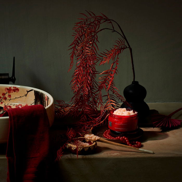 Rituals LE RITUEL DE L'AYURVEDA Gommage Corporel Rajeunissant 300g aux Huiles Ayurvédiques et Sel du Pendjab