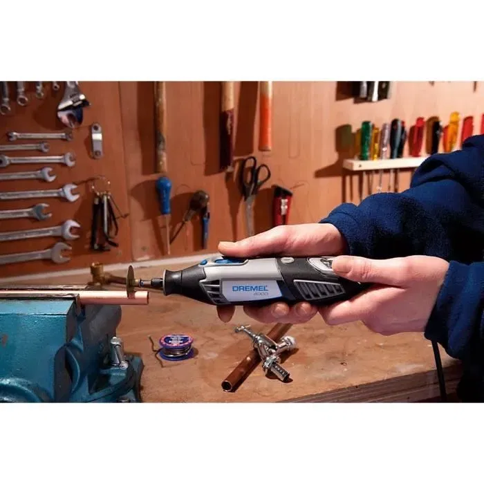 Bosch - Set de 10 disques à tronçonner EZ SpeedClic, 2615S690JA - Pour métal et plastiques, diam. 38 mm - Compatible Dremel Bosch - Set de 10 disques à tronçonner EZ SpeedClic, 2615S690JA - Pour métal et plastiques, diam. 38 mm - Compatible Dremel