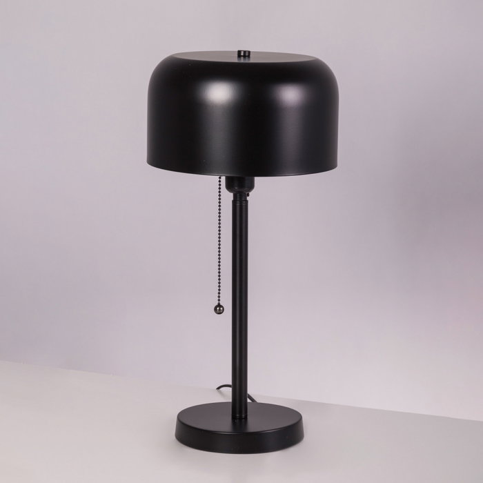 Lampe de table Messina en acier avec interrupteur à tirette [SKD-T1010]
