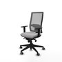 Chaise Horna Synchro 5 positions tissu Gris clair Maille Gris Base pyramidale noire Accoudoir 1D Sans appui-tête Roulettes 65mm pour moquette