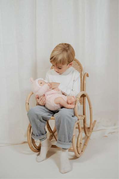 Muñecas Arias - Poupée reborn Kira 45 cm, robe rose, avec sac de couchage, jouet pour enfants de 3 ans et plus