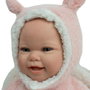 Muñecas Arias - Poupée reborn Kira 45 cm, robe rose, avec sac de couchage, jouet pour enfants de 3 ans et plus