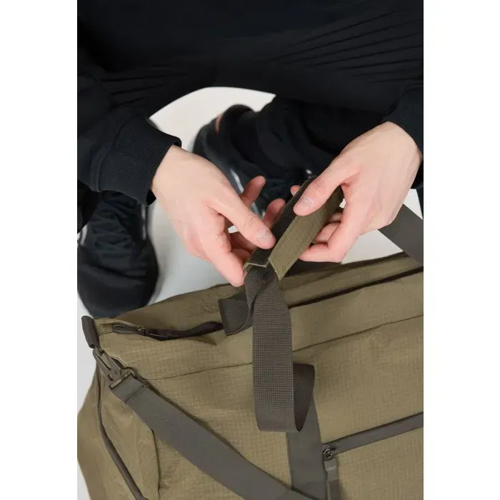 Virtus Sac de Sport Vinston en Tissu Ripstop Polyamide - Poches, Sangle Crossbody - Kaki