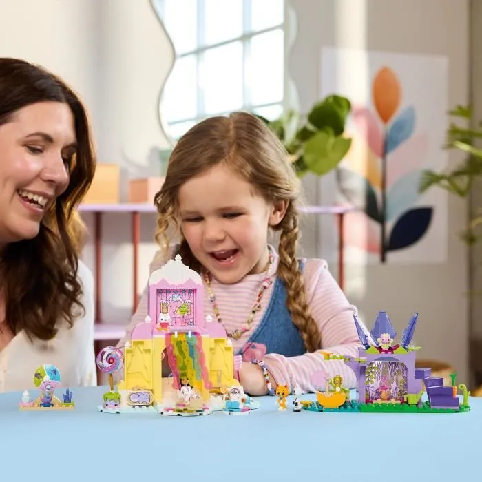 LEGO 11205 - Gabby et la Maison Magique Set de Construction, Inclut Gabby, Pandy Pattes et Fée Minette, avec Montagne de Friandises et Jardin