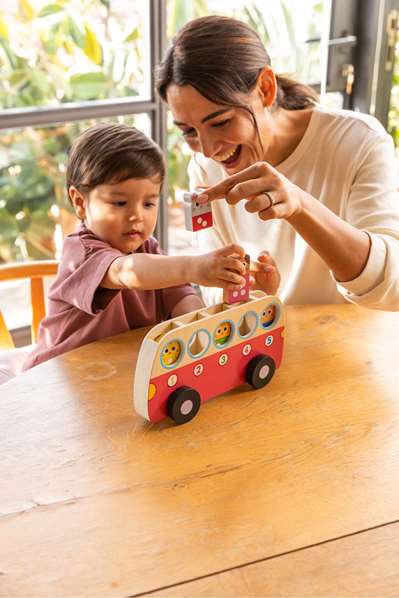 Goula Jeu 1 to 5 Bus - Jeu éducatif en bois avec 5 animaux à placer dans l'autobus - Jouet pour enfants à partir de 18 mois Goula Jeu 1 to 5 Bus - Jeu éducatif en bois avec 5 animaux à placer dans l'autobus - Jouet pour enfants à partir de 18 mois