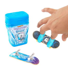 Mattel Hot Wheels Skate avec 2 monopatins et une paire de baskets, modèles assortis