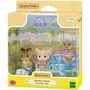 Sylvanian Families 5749 Le trio des bébés à la piscine avec bébés Écureuil Roux, Fennec, Loutre, pistolets à eau, masques et bouée dauphin