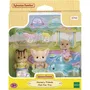 Sylvanian Families 5749 Le trio des bébés à la piscine avec bébés Écureuil Roux, Fennec, Loutre, pistolets à eau, masques et bouée dauphin