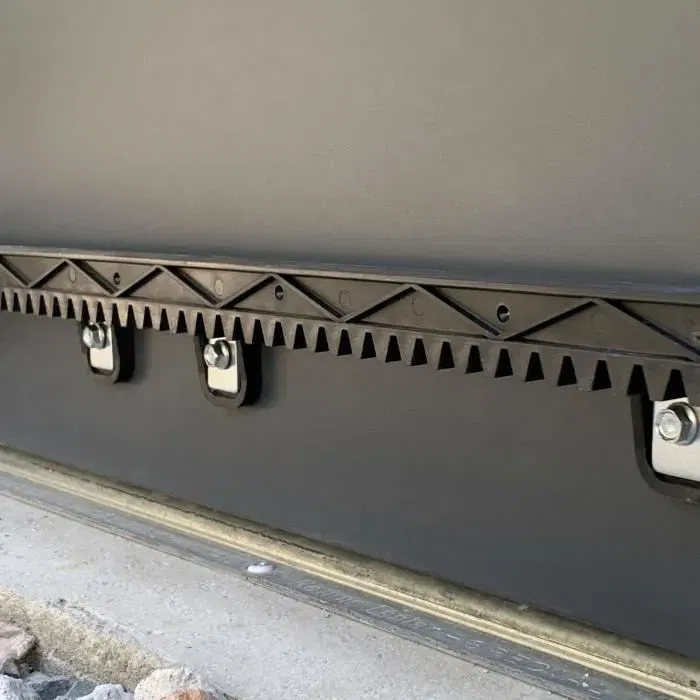 Avidsen - Crémaillère supplémentaire droite ou gauche pour portail coulissant - Nylon renforcé - 50 cm