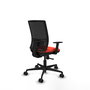 Chaise Yunquera Synchro 4 positions tissu Orange foncé Maille Noir Base en nylon noir Accoudoir 1D Sans appui-tête Roulettes 65mm nylon