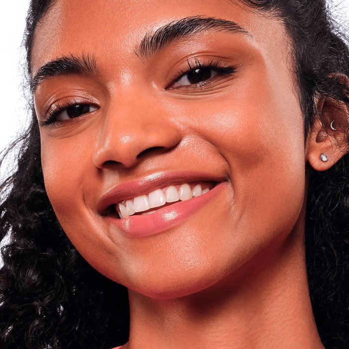 Essence Rouge à Lèvres Brillant et Lumineux Satin Glow #01-Whole Latte Love 3.5g