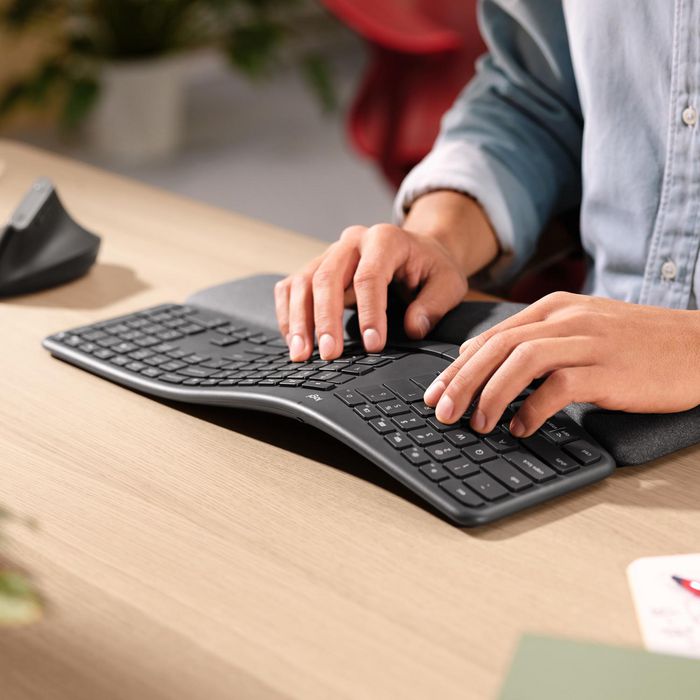 Logitech ERGO K860 - Clavier ergonomique sans fil 2.4 GHz/Bluetooth 5.0 avec repose-poignets en mousse mémoire de forme - Disposition US International Logitech ERGO K860 - Clavier ergonomique sans fil 2.4 GHz/Bluetooth 5.0 avec repose-poignets en mousse mémoire de forme - Disposition US International