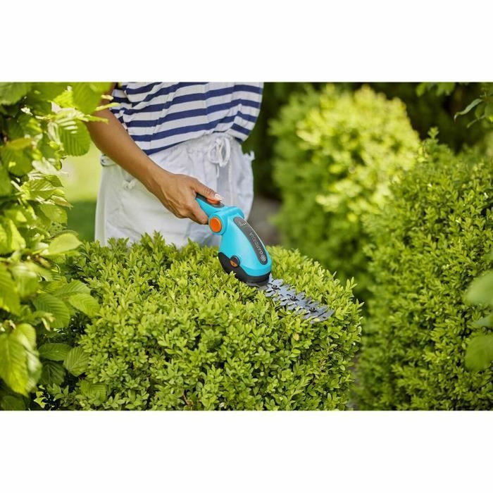 Gardena Kit cisaille à gazon ComfortCut Li + manche télescopique + roues - 3,6 V/3,0 Ah