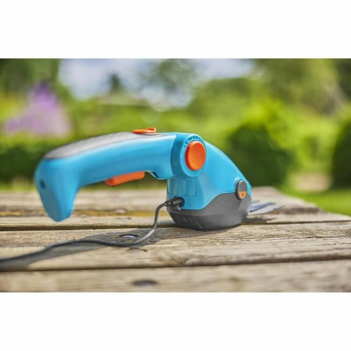 Gardena Kit cisaille à gazon ComfortCut Li + manche télescopique + roues - 3,6 V/3,0 Ah