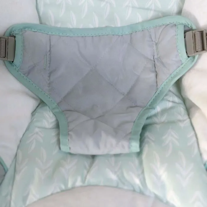 INGENUITY Transat bébé Nate l'Ourson avec arche d'éveil en bois et jouets détachables, cale-tête amovible