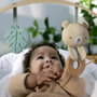 Ingenuity Transat bébé Nate l'Ourson avec arche d'éveil en bois