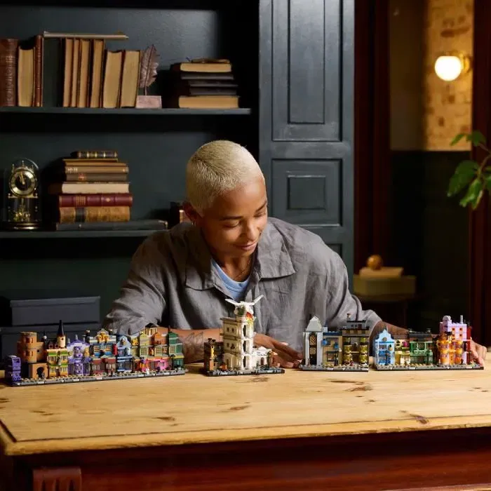 LEGO 76444 - LEGO Harry Potter Les boutiques magiques du Chemin de Traverse, set de construction pour adultes et collectionneurs