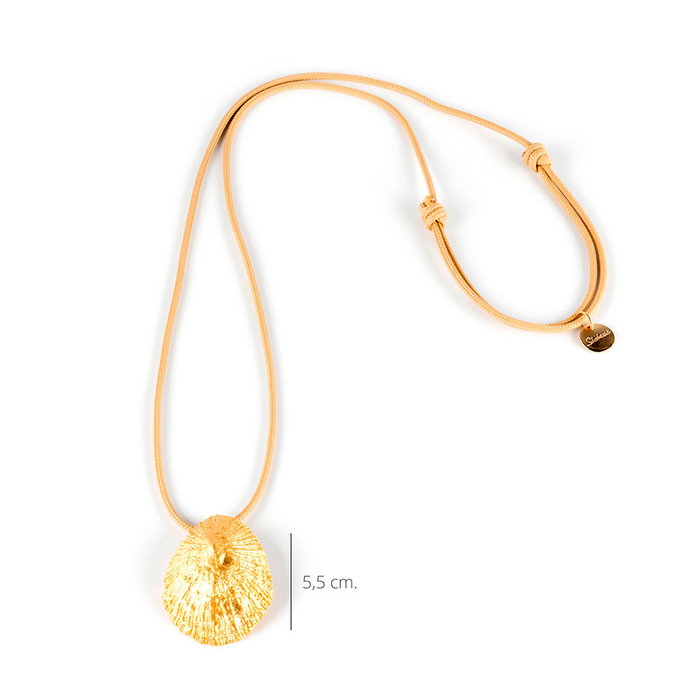 Shabama Collier Calobra Cool avec Pendentif Patelle Doré à Paillettes, Longueur 5.5 cm, Cordon Nylon Ajustable jusqu'à 1 m, Bijou Décontracté pour Femme Shabama Collier Calobra Cool avec Pendentif Patelle Doré à Paillettes, Longueur 5.5 cm, Cordon Nylon Ajustable jusqu'à 1 m, Bijou Décontracté pour Femme