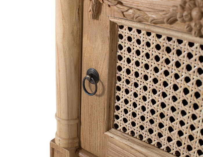 GINER Y COLOMER - Meuble de chevet ou table d'appoint en teck massif - Style rustique/provençal avec tiroir décoratif et porte en canne tressée - Finition naturelle - 50x35x65 cm