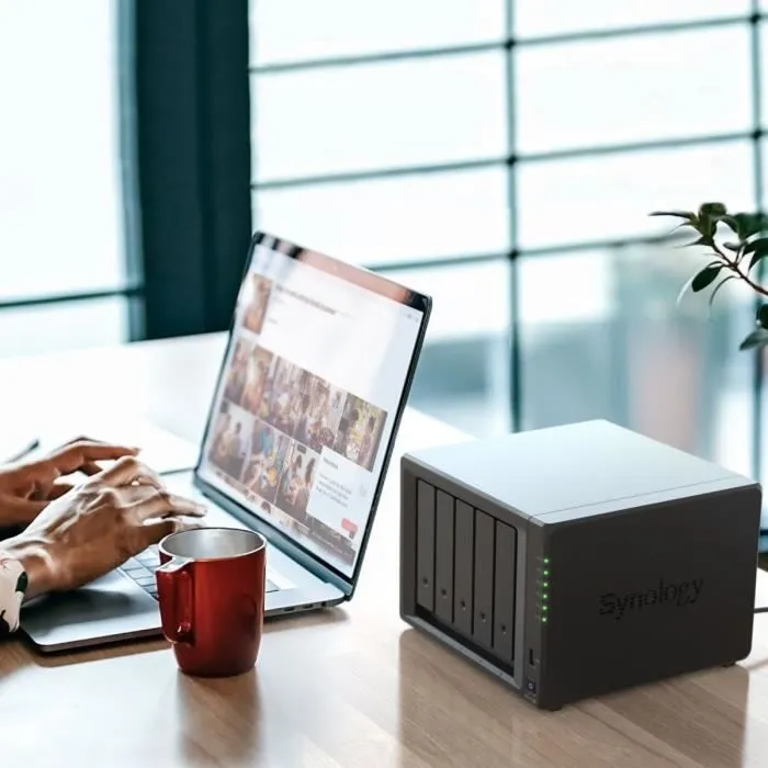 Synology DS1522+ Serveur NAS 5 baies extensible