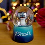 WIDDOP & CO Boule à neige Stitch Disney en cristal avec support décoratif en résine bleue et effet paillettes