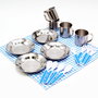 TACHAN Set de Picnic en Panier en Osier avec Motif Vichy Bleu - 4 Sets Complets (Assiettes, Couverts, Tasses, Nappe)