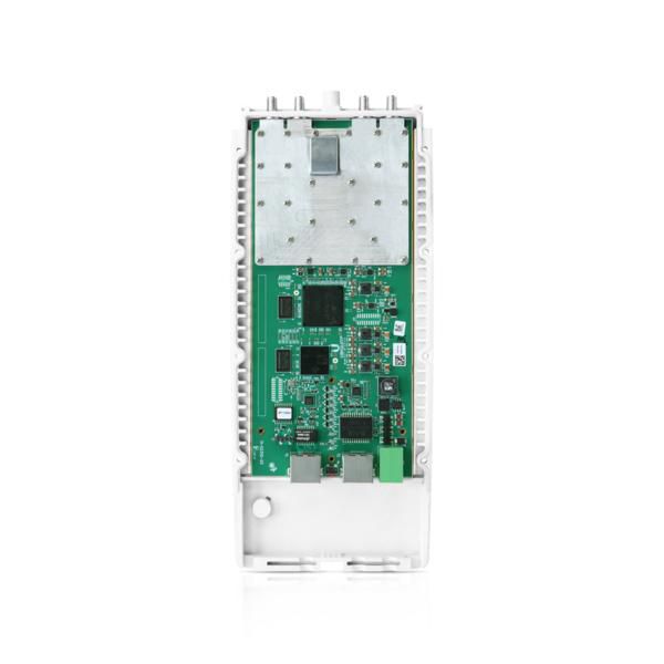 Ubiquiti airFiber 11 : Radio Point à Point Gigabit+ 11 GHz avec 1 Port Gigabit, 1 Port Fast Ethernet, Débit 1.2+ Gbps, AES 128 bits, PoE Ubiquiti airFiber 11 : Radio Point à Point Gigabit+ 11 GHz avec 1 Port Gigabit, 1 Port Fast Ethernet, Débit 1.2+ Gbps, AES 128 bits, PoE