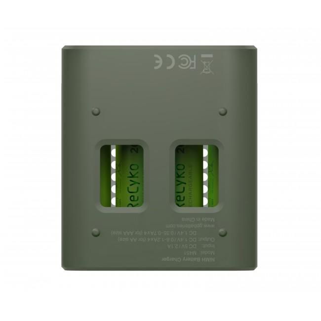 GP ReCyko Speed Charger M451 avec 4 piles AA NiMH 2600mAh - Chargeur rapide intelligent pour piles rechargeables AA/AAA - Noir et Vert