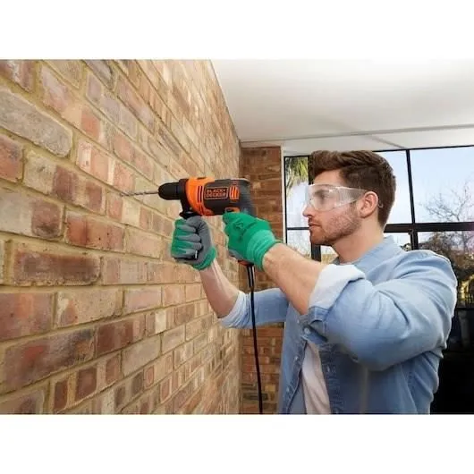 Black+Decker Perceuse à percussion filaire 710W BEH710-QS, avec 4 forets, perçage bois 20mm, métal 13mm, béton 13mm, 2800 trs/min Black+Decker Perceuse à percussion filaire 710W BEH710-QS, avec 4 forets, perçage bois 20mm, métal 13mm, béton 13mm, 2800 trs/min