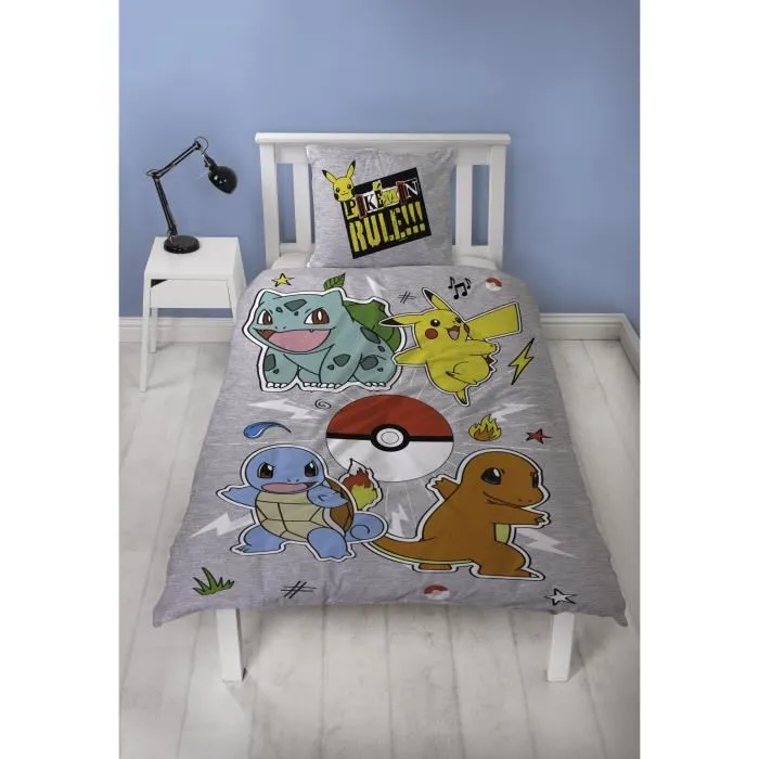 Pokémon - Parure de lit réversible - Pikachu et Starter - Gris - Microfibre - 1 housse de couette 140x200 cm + 1 taie 63x63 cm