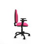 Chaise de bureau Algarra avec mécanisme de contact permanent de base, revêtue de similicuir rose. Équipée d'un piètement en polyamide noir, d'accoudoirs 2D et de roulettes en nylon de 50 mm