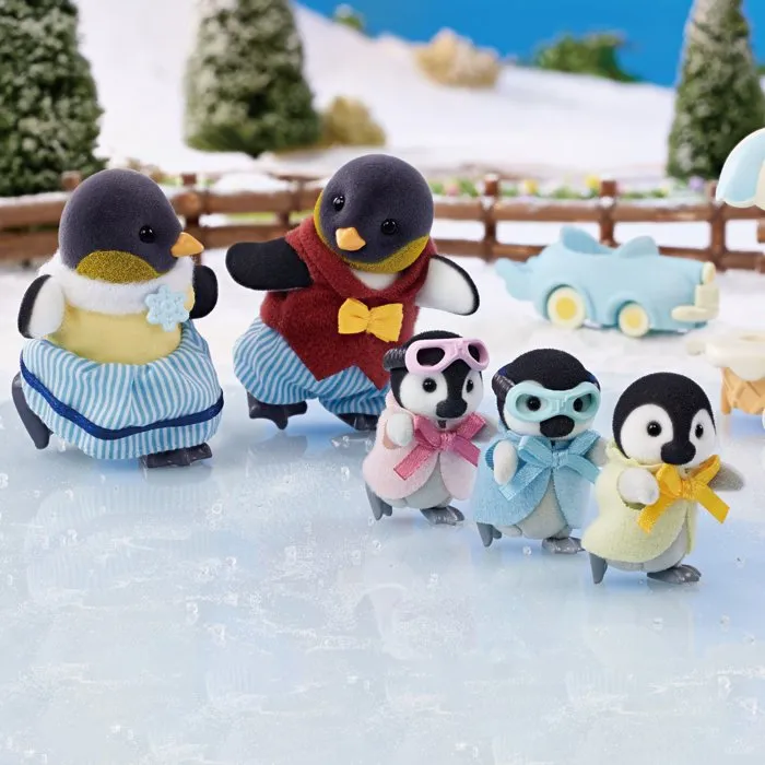 Sylvanian Families 5694 - La famille Pingouin avec chariot à glaces et 2 glaces, 3 figurines articulées