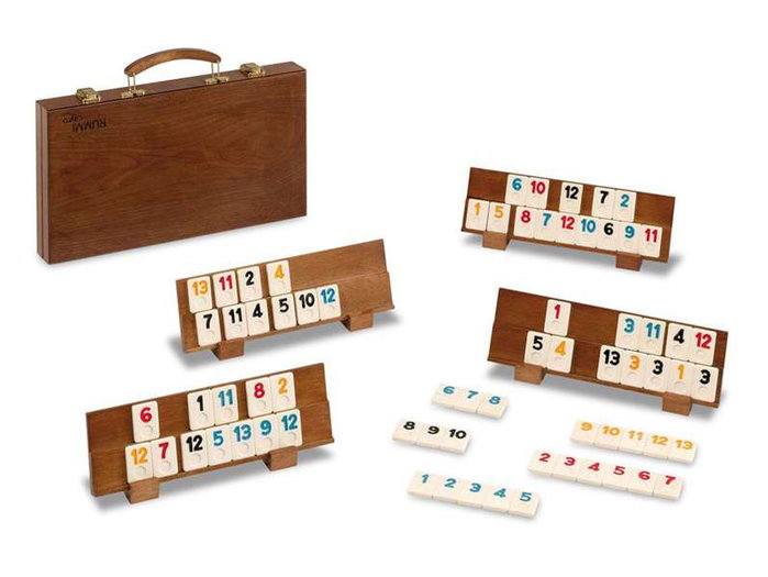 Cayro Maletin Rummi Classic Plus - Jeu de société en bois Rummicub, Âge recommandé 8 ans et plus, Multilingue (français, espagnol, anglais, italien, portugais, allemand)