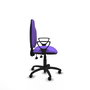 Chaise de bureau Algarra avec mécanisme Contact permanent à double poignée, revêtue de tissu couleur lilas. Équipée d'une base en polyamide noir, d'accoudoirs fixes et de roulettes autobloquantes